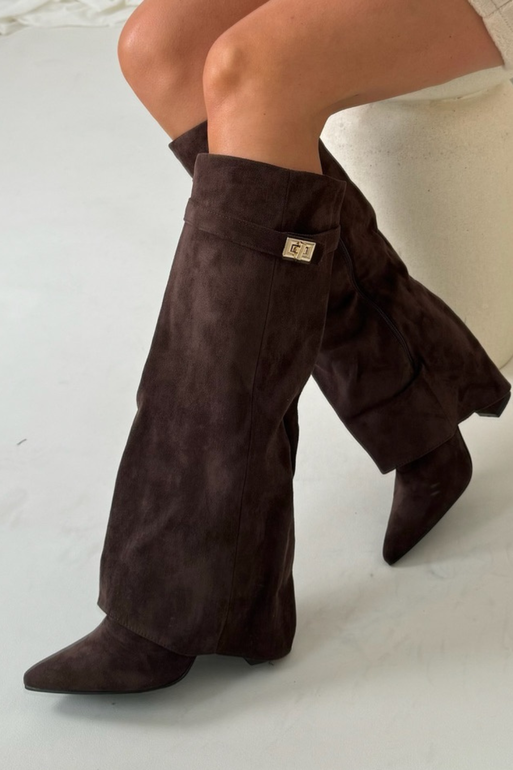 Damen-Stiefel mit Umschlagdetail | hohe Schaftausführung