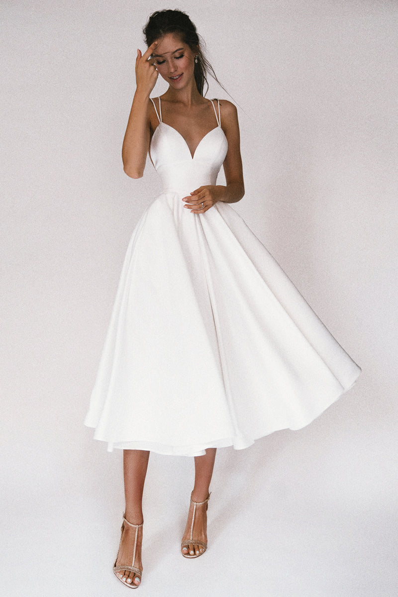 Damen-Midiabendkleid mit V-Ausschnitt | sachliche Linienführung