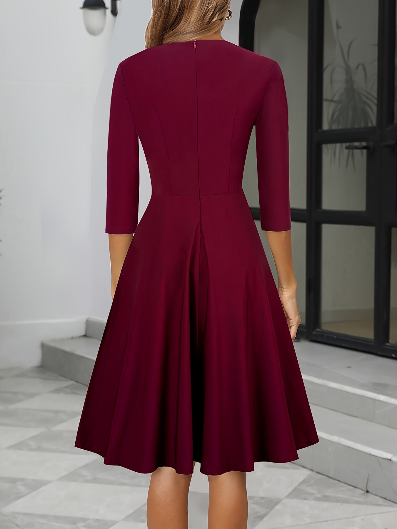 Damen-Abendkleid in Midi-Länge | klare Silhouettenführung