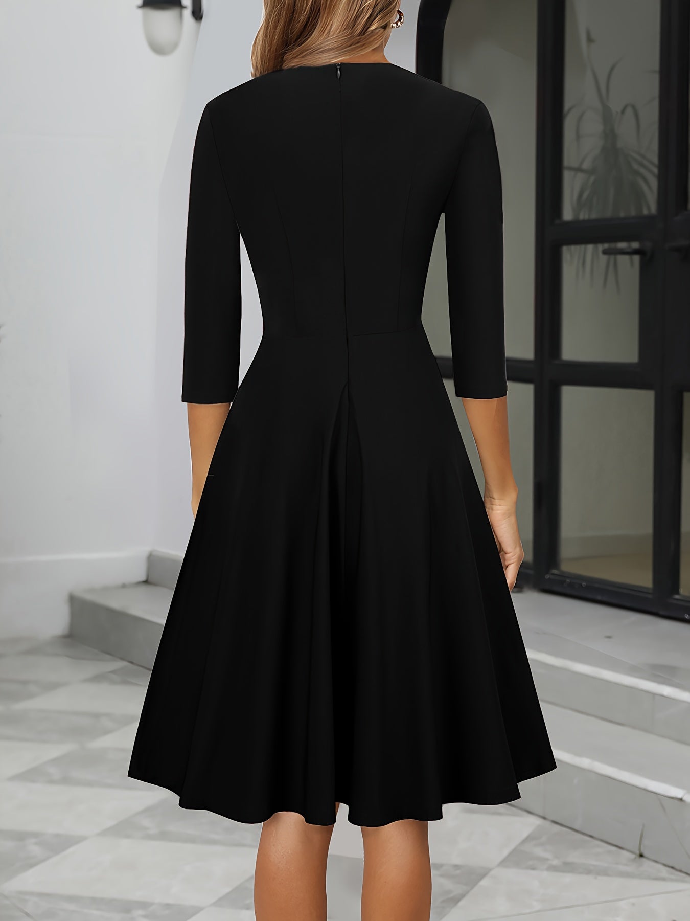 Damen-Abendkleid in Midi-Länge | klare Silhouettenführung