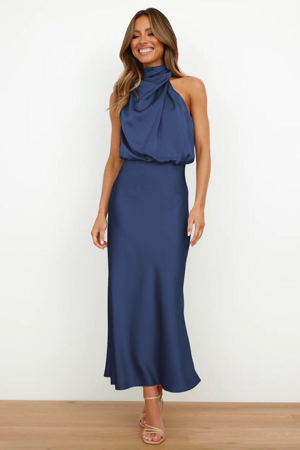 Damenkleid | Neckholder und A-Linienschnitt