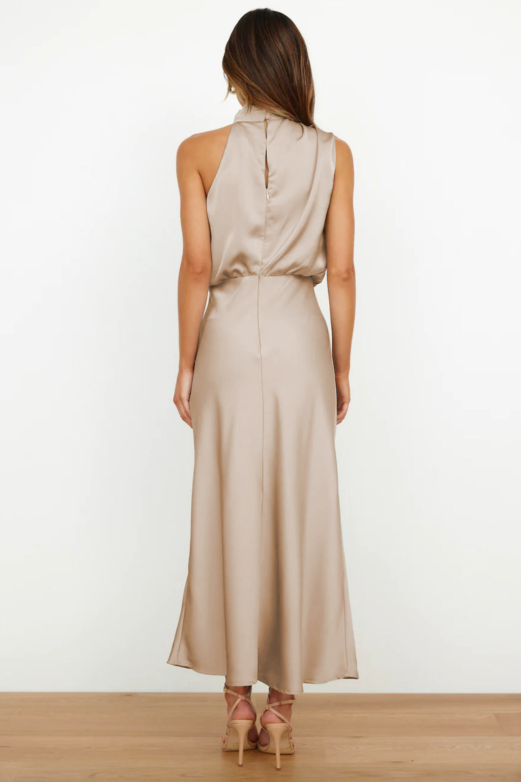 Damenkleid | Neckholder und A-Linienschnitt