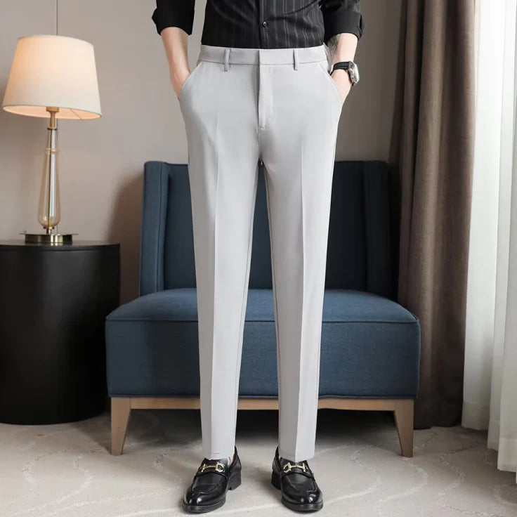 Herren-Hose mit formbetonter passform | geradliniger stil