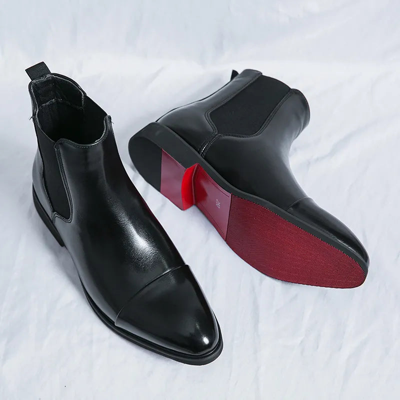 Herren Stiefel | Durchgehende Schafthöhe mit klarer Seitenstruktur