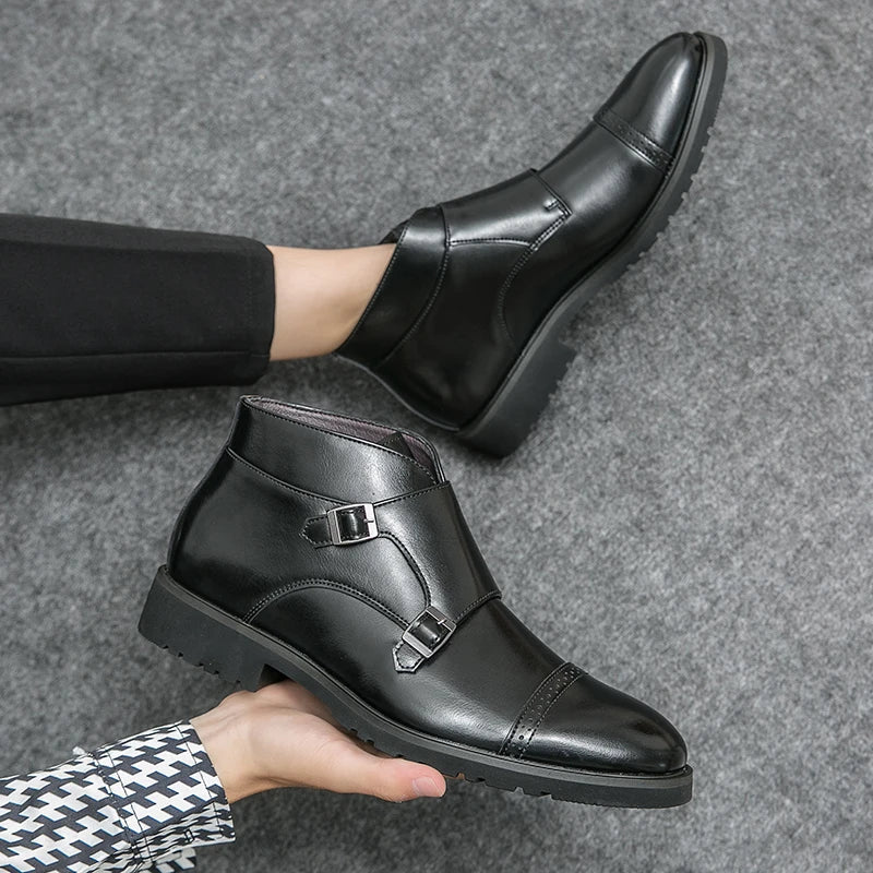 Herrenstiefel | Geschlossene Form doppelte Schnallen über Knöchel
