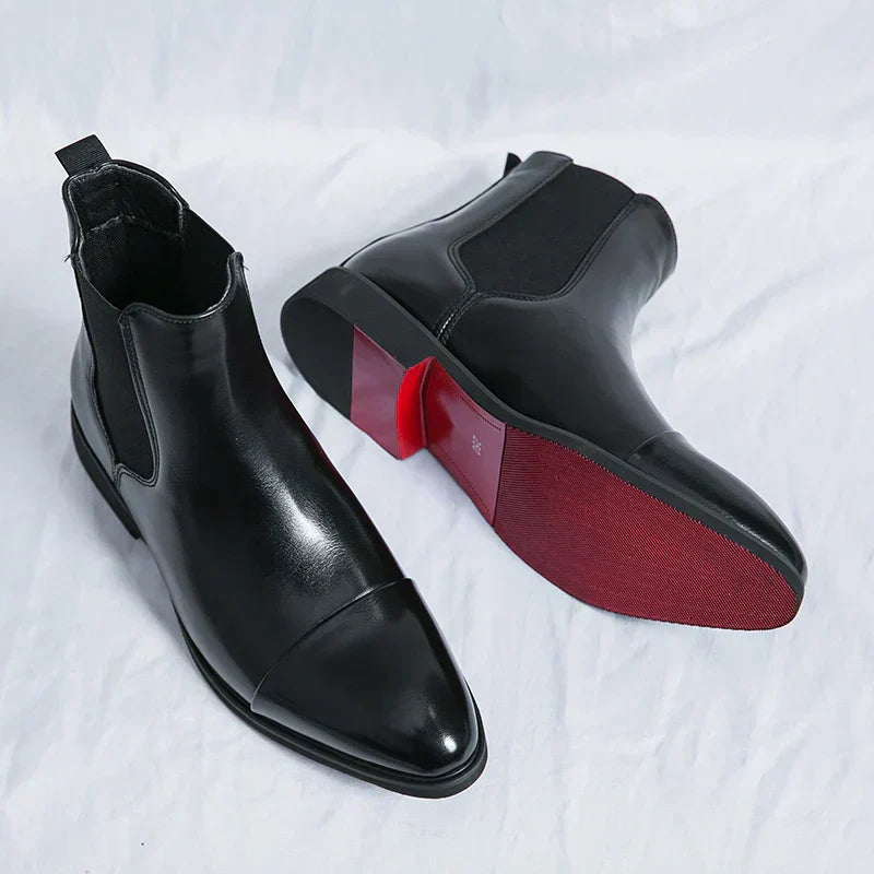 Herren Stiefel | Durchgehende Schafthöhe mit klarer Seitenstruktur