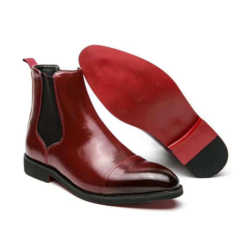 Herren Stiefel | Durchgehende Schafthöhe mit klarer Seitenstruktur