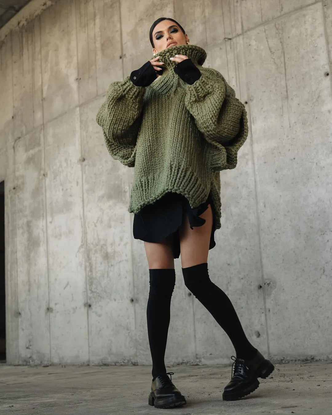 Damenpullover | Oversized Schnitt und weite Krempe
