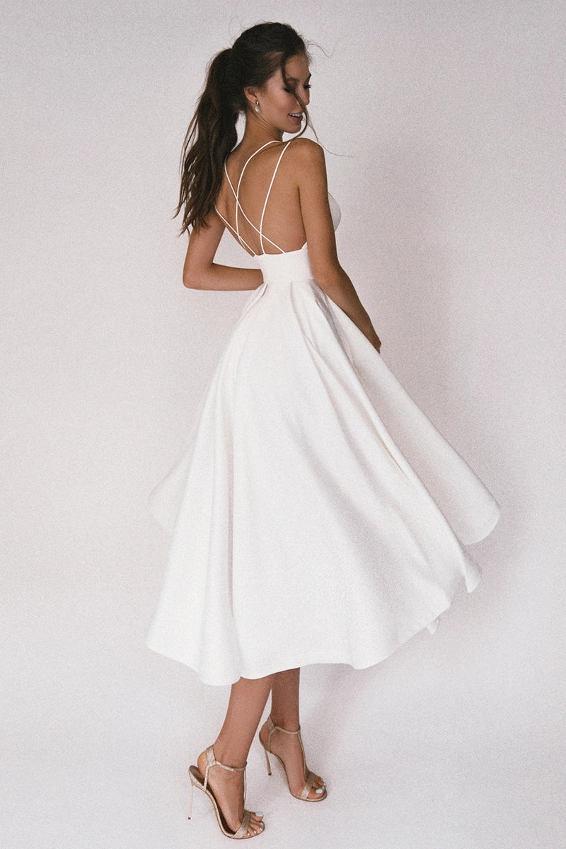 Damen-Midiabendkleid mit V-Ausschnitt | sachliche Linienführung