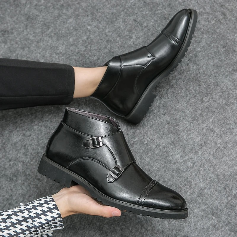 Herrenstiefel | Geschlossene Form doppelte Schnallen über Knöchel