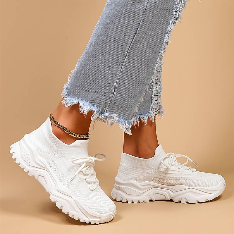 Damen Sneaker | Geschlossene Form mit sportlicher Linienführung
