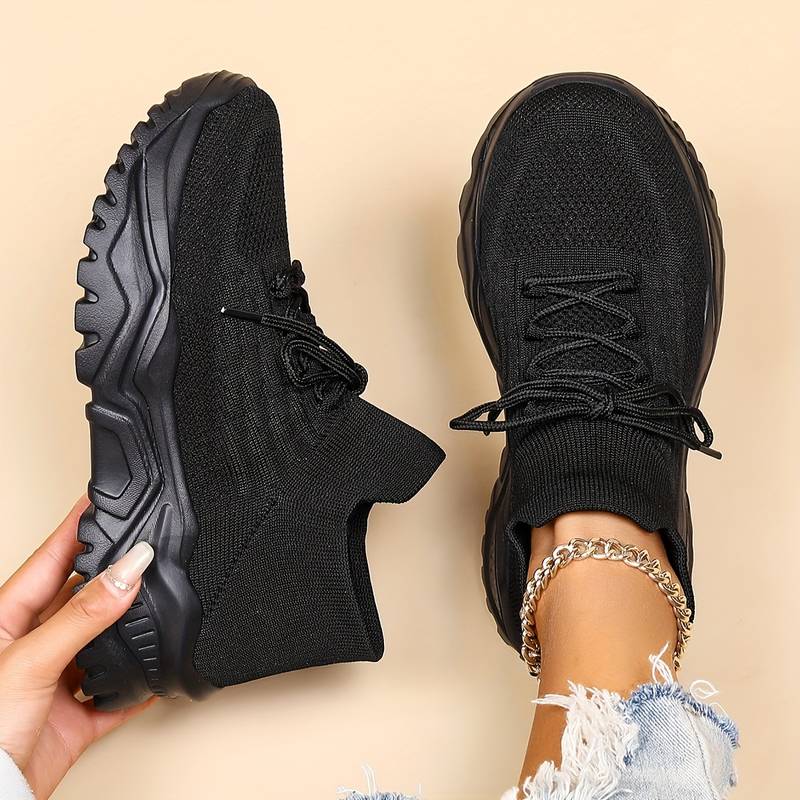 Damen Sneaker | Geschlossene Form mit sportlicher Linienführung